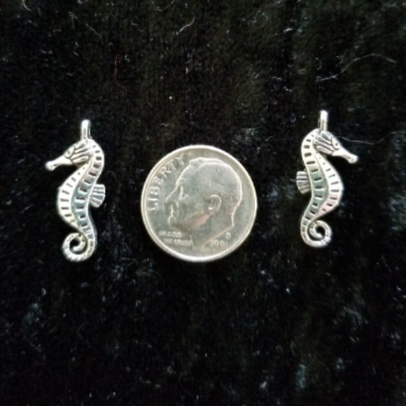 Seahorse Charm - Antique Silver Tone - 8 Charms - Picture 5 of 8